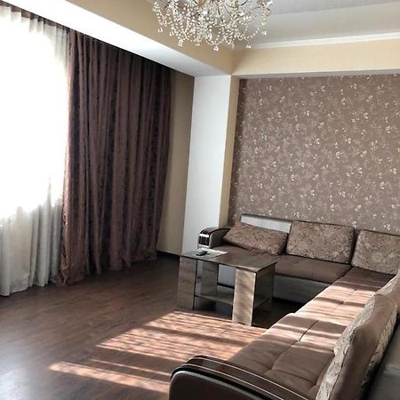 Квартира В Центре Бишкека! Kültér fotó