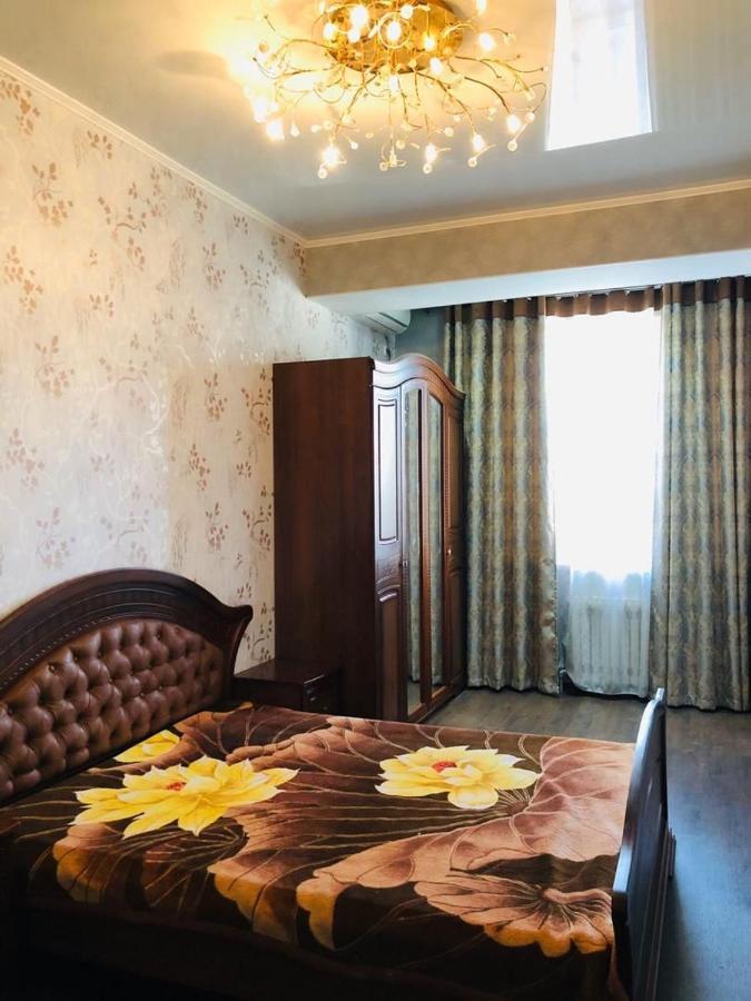 Квартира В Центре Бишкека! Kültér fotó